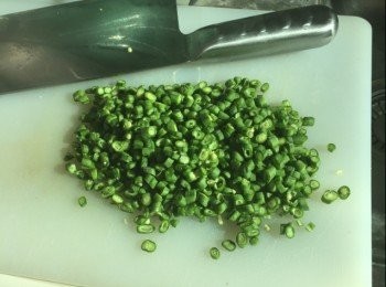 step1: 先將豆角切粒