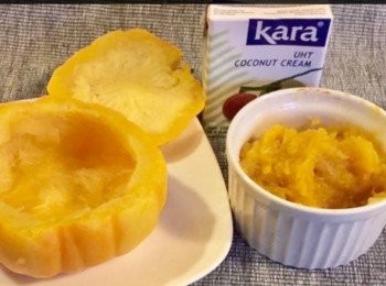 step1: <span class="group_1">食材</span>：
2 個 小南瓜
3 湯匙椰奶