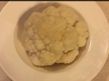 step1: 1個椰菜花。