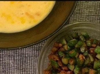 step3: 蛋用筷子或义攪勻備用。

將涼瓜粒和菜脯和菜脯，用鍋炒到涼瓜乾身後，取出備用。