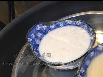 step3: 蓋上保鮮紙/錫紙，水滾後隔水蒸12分鐘，完成。（冷熱食均可）