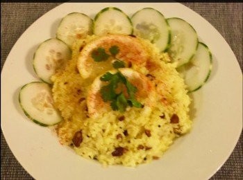 step4: 上桌時加上腰果，黑胡椒粉
及檸檬切片作裝飾便成。