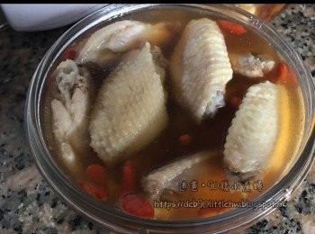 step5: <a href="https://bit.ly/3zHU5V3" target="_blank" data-keyword="雞翼" class="guide-link"><strong>雞翼</strong></a> <span style="display:inline-block;vertical-align:middle;margin-top:-3px;color:initial;border-radius:3px;padding:2px 3px;font-size:12px;line-height:14px;background:#87d300;color:#fff;">即買</span> 瀝乾水份後，放入<span class="group_2">調味料</span>的玻璃盒中, 蓋好放入雪櫃冷藏最少24小時