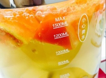 step2: 水800ml
煲滾水後，放入蕃茄薯仔，約滾30分鐘。。。