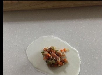 step6: 中火蒸大約 15-20分鐘，皮變透明，就可以熄火