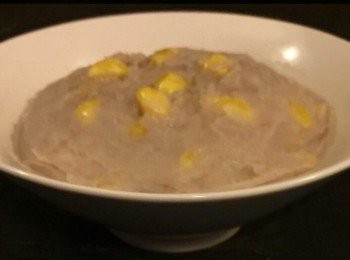 step5: 熱鍋將芋蓉加入葱油，慢慢的倒入，一面攪，一面再加入葱油直至均勻為止 （同時芋蓉容易吸收油量會多），最後加上銀杏，或於面上加上一小茶匙葱油於面便可。




想知道我更多食譜，可去我Facebook 專頁。
https://m.facebook.com/carlineki/