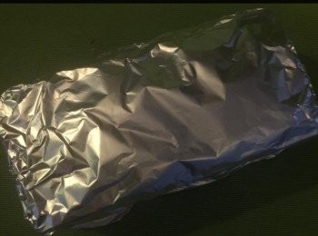 step4: 再於烤盤外以錫紙包裹著，然後放入焗爐中，以250 C 度焗30分鐘。