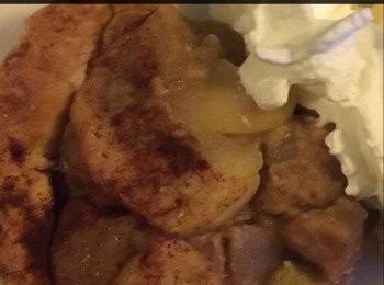 step6: 完成後待涼約10分鐘，便可切塊，配以鮮奶油或雪糕便可。