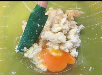 step3: 加入雞蛋。