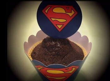 step4: 將知我份人6個紙杯當中，然後放入焗爐焗12至15分鐘，用牙籤測試是否有黏着，若沒有便可取出。若喜歡可以用不同卡通紙杯包裝裝飾。