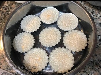 step10: 放涼後用牙籤挑起，脫模完成。