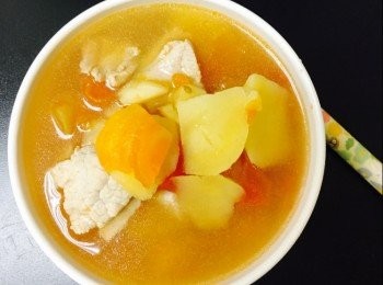 step3: 最後放埋瘦肉，滾多10分鐘左右。。。
放鹽，飲得。