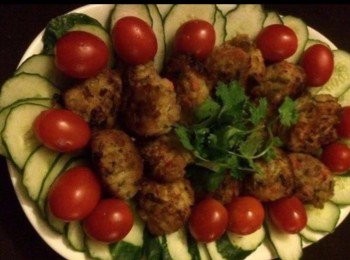 step5: 素菜薯丸子，進食時伴以青瓜和茄厘子及芫茜便可。




想知道我更多食譜，可去我Facebook 專頁。

https://m.facebook.com/carlineki/