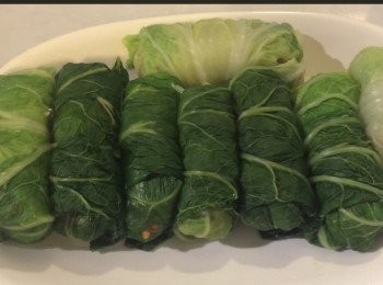 step5: 將已捲好了的白菜卷，加適量高湯於碟內，隔水蒸20分鐘。