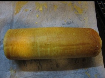 step13: 用牛油紙捲起條卷蛋。