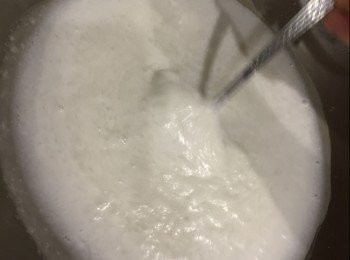 step7: 然後再將椰漿蒟蒻混合物倒入鍋入用中火煮至大滾。