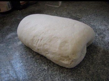 step7: 不要與麵糰鬥力，搓揉成糰便可，用保鮮紙蓋好，醒麵30分鐘。
才將麵糰搓揉至幼滑，蓋好第二次醒麵30分鐘。