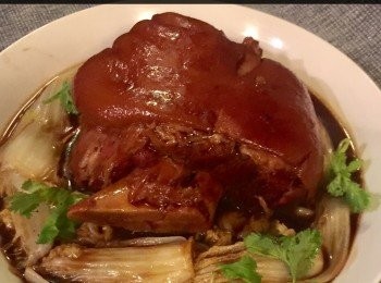 step4: 放入紹菜一起煮15分鐘，
加入調味料煮5分鐘，最後以玉米粉開水煮成芡汁便成。



想知道我更多食譜，可去我Facebook， 專頁。
https://m.facebook.com/carlineki/