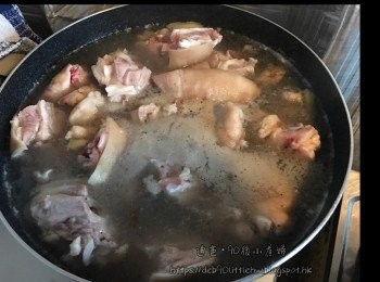 step3: 汆水後，過水喉水洗浄，瀝水備用。