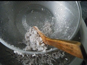 step5: 壓成泥過篩使其幼滑。