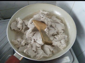 step7: 加入芋泥攪拌至溶合，分2一3次下糖順一方向攪拌。