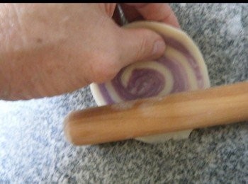 step27: 開成週邊薄，中間略厚。