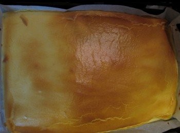 step11: 焗爐預熱190度，焗12分鐘。
焗好後將<span class="group_1">蛋糕</span>放涼。