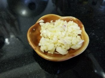 step2: 蒜頭，乾蔥