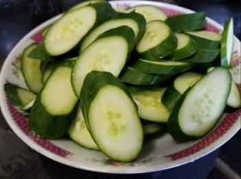 step4: 青瓜，清洗後切件