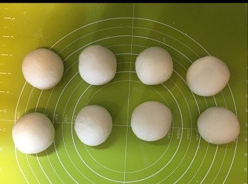step7: 排氣後分成八份。