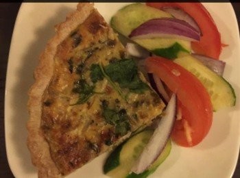 step5: 最後撒上剩餘的切達芝士茸於饀面上，再放入焗爐焗10分鐘取出，待冷卻後除去饀餅盆便可上桌。


想知道我更多食譜，可去我Facebook 專頁。
https://m.facebook.com/carlineki/