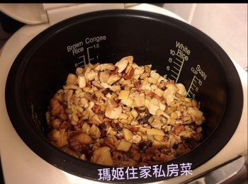 step5: 直至飯煲跳製👉🏻再焗一陣先打開撈
完成