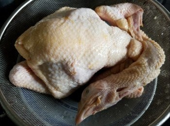 step8: 冰鮮雞，放湯煲 20 分鐘後取出做另一個餸