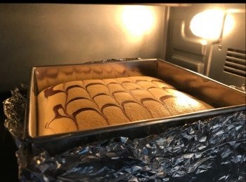 step3: 160度30分鐘之後轉140度30分鐘
《全程1小時》
《不要立即出爐》
《關火悶5分鐘》
《出爐噔走空氣》

https://m.facebook.com/KellyCookies2016/
有影片敎你