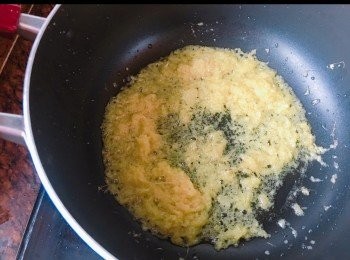 step9: 熱鍋後爆香薑蓉