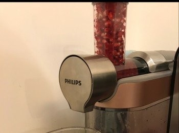 step3: 再加上紅石榴，榨汁。