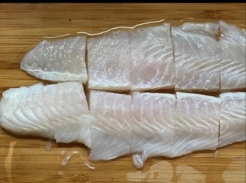 step1: 先將龍脷柳切片。