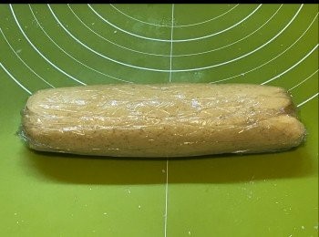 step5: 將<span class="group_2">菠蘿皮</span>放入雪櫃備用。