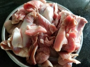 step7: 豬骨，鴨腎，鴨腎只要外層煲湯，鴨腎肉留用做另一個餸