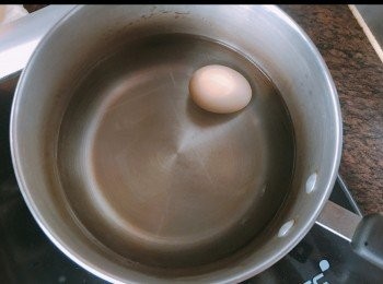 step5: 冷水下雞蛋，用大火煮7分鐘