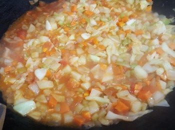 step8: 倒入1碗煲佐1.5小時的湯底，中細火煮15分鐘