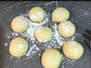 step4: 1）分8份，搓圓，靜止10分鐘