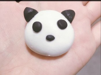 step5: 黑色粉團做耳，眼，鼻