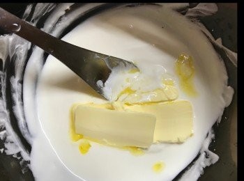 step3: 加入牛油攪混。