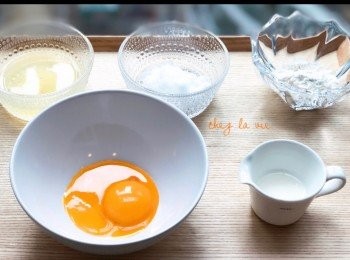 step1: 將蛋黃及蛋白分開