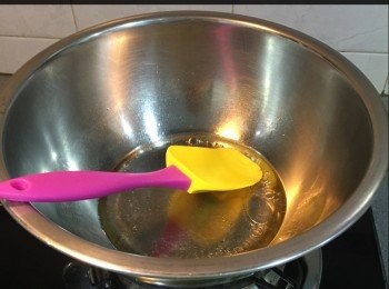 step2: 水+油煮