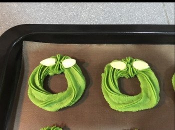 step7: 唧一個圓圈，加兩片杏仁片