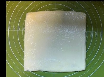 step6: 碌成12cm x 12cm, 放入冰箱雪硬。