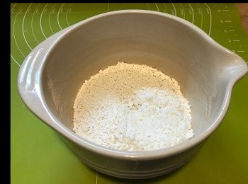 step3: 將白玉粉加水。