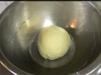 step3: 1）搓至冇粒便可，包保鮮紙發酵30分鐘